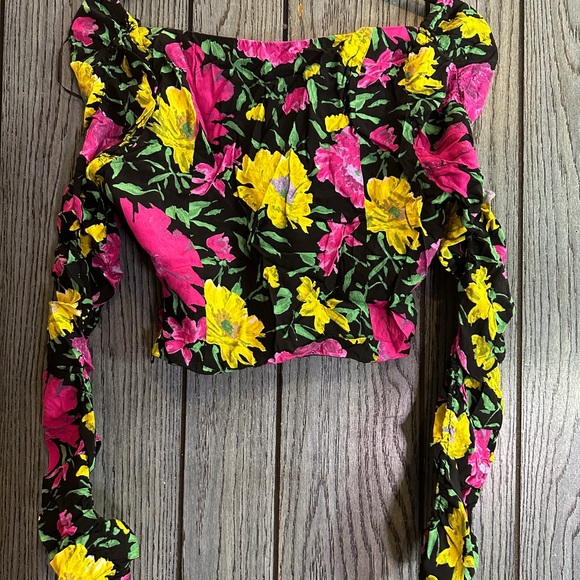 Zara full sleeve floral short top. - Picture 2 of 4